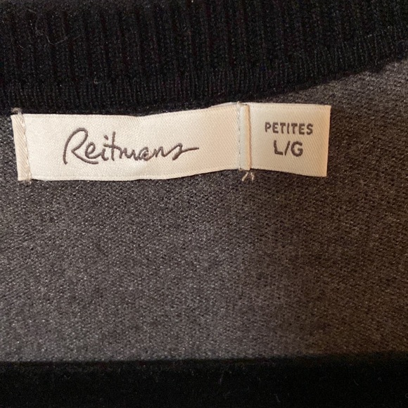 A Reitmans 3/4 length sleeves cardigan in size large - Picture 4 of 5